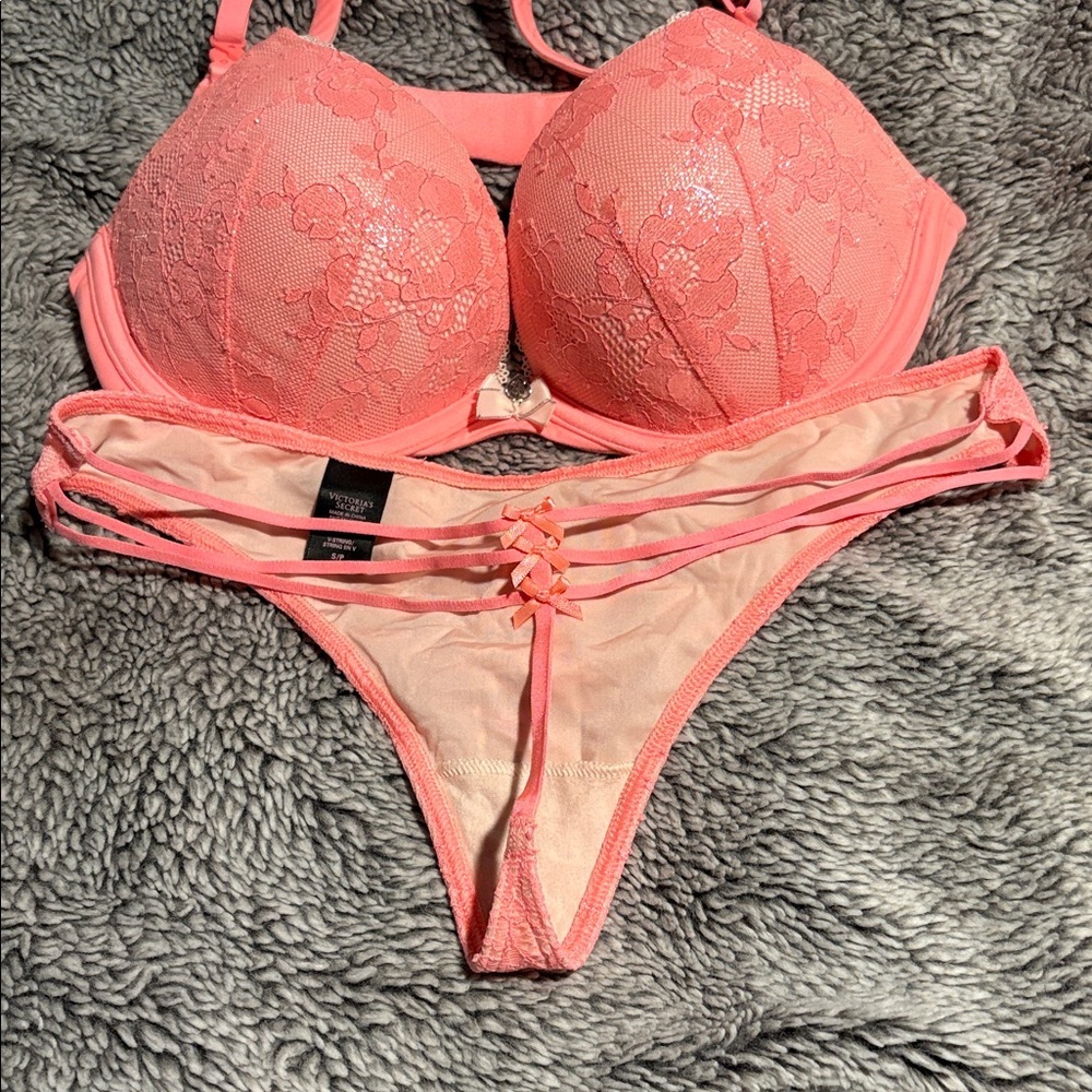 Victoria's Secret BBV Lace Bra and Panty Set - Picture 7 of 7